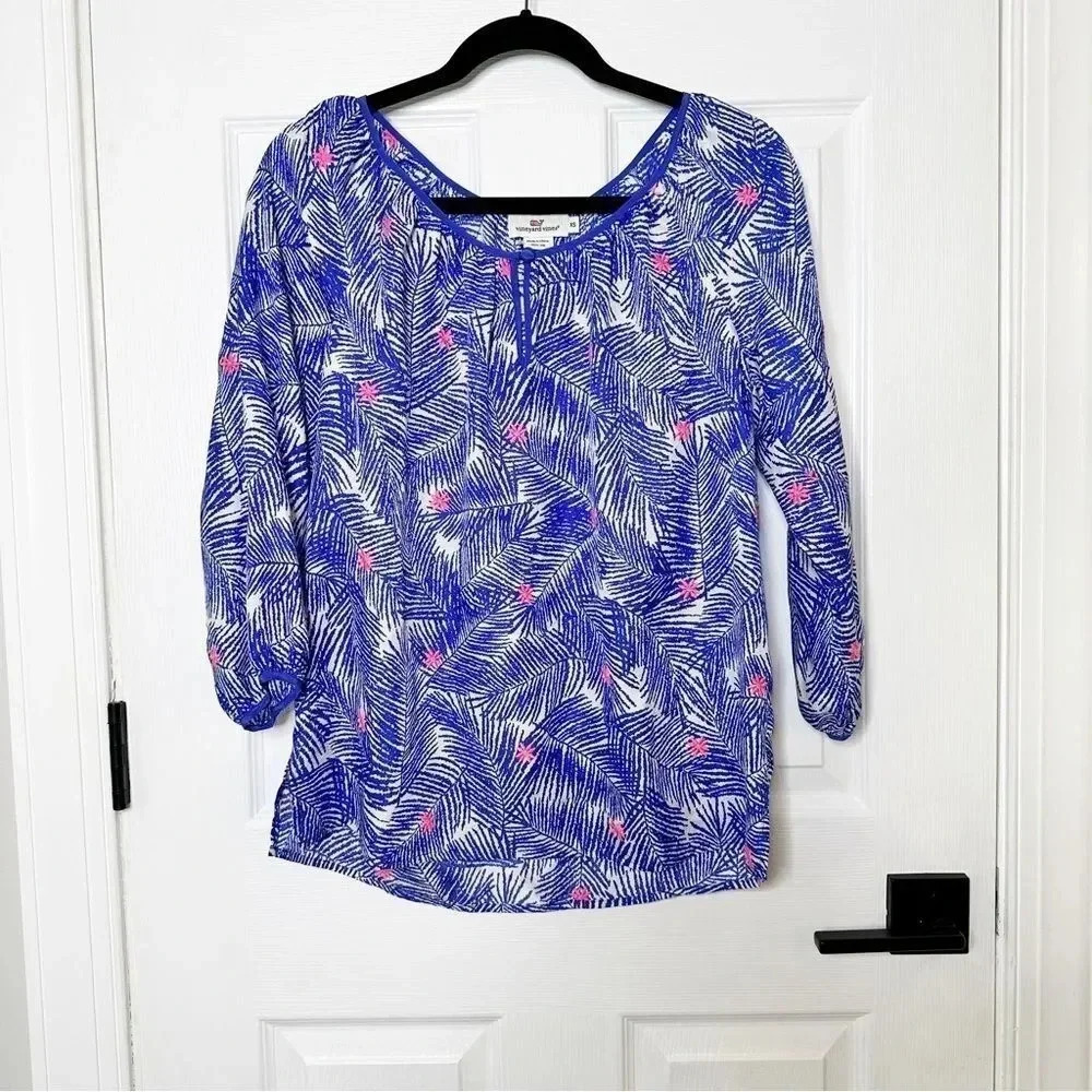 VINEYARD VINES 100% Silk Blue Palm Blouse‎ Size XS